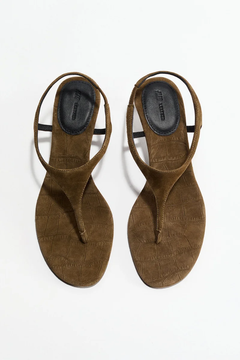 اتش اند ام صندل بكعب من الجلد السويدي